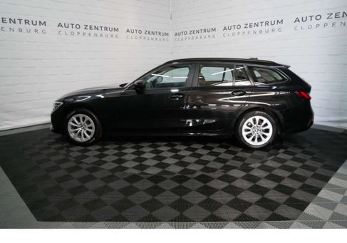 BMW 318, 2022