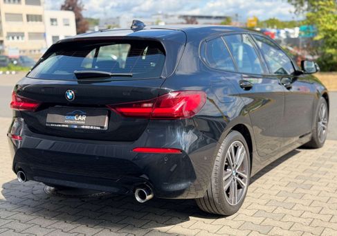 BMW 118, 2022