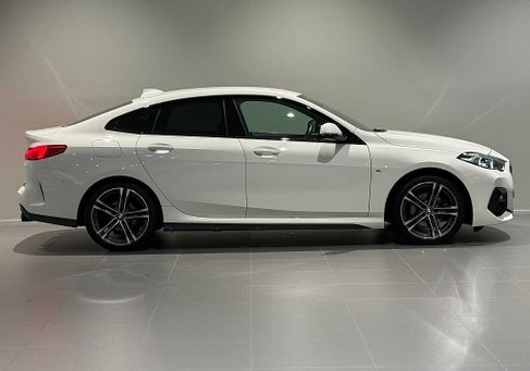 BMW 218, 2021 3