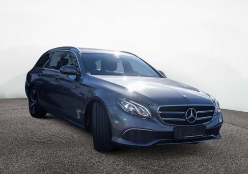 Mercedes-Benz E 220, 2020 3