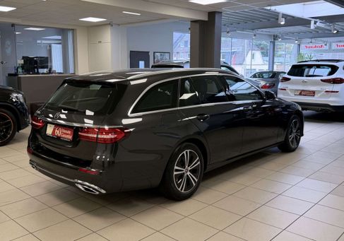 Mercedes-Benz E 200, 2022 3