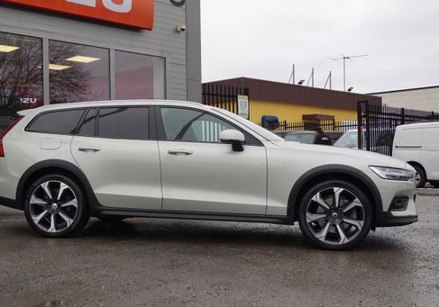 Volvo V60 Cross Country, 2021