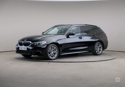 BMW 330, 2021