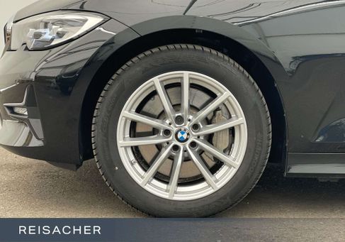 BMW 330, 2022