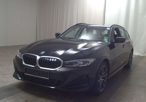 BMW 330, 2022
