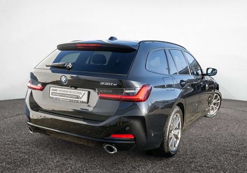 BMW 330, 2022