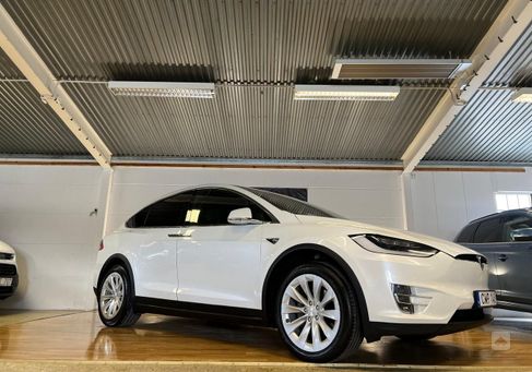 Tesla Model X, 2017