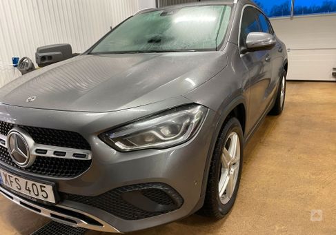 Mercedes-Benz GLA 200, 2022