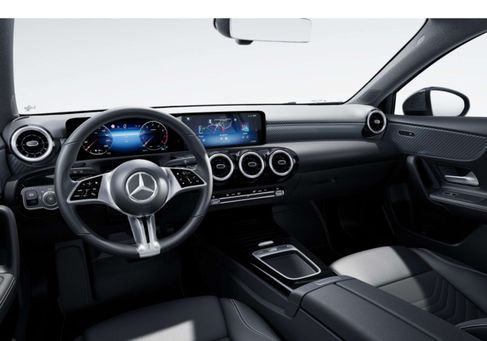 Mercedes-Benz A 200, 2024 3