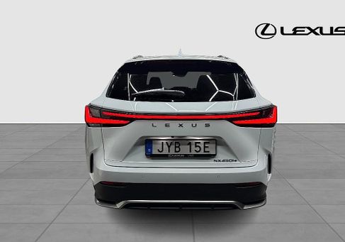 Lexus NX, 2022