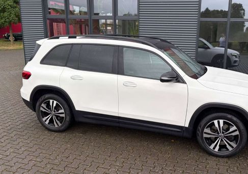 Mercedes-Benz GLB 200, 2021 3