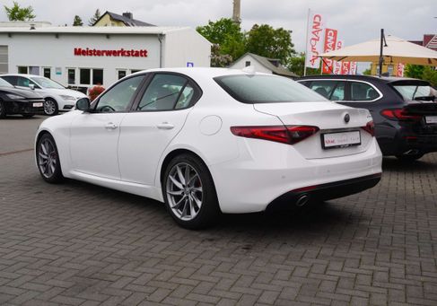 Alfa Romeo Giulia, 2017