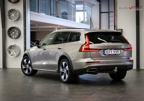 Volvo V60 Cross Country, 2022