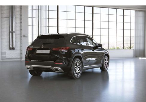 Mercedes-Benz GLA 250, 2021