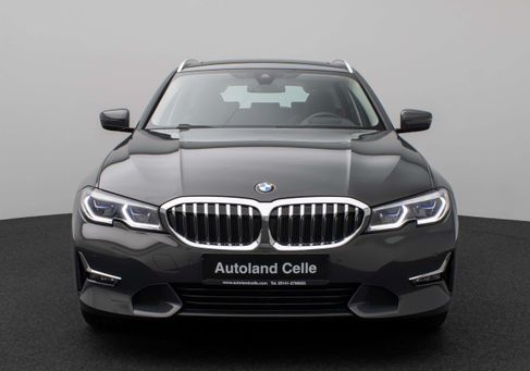 BMW 330, 2021