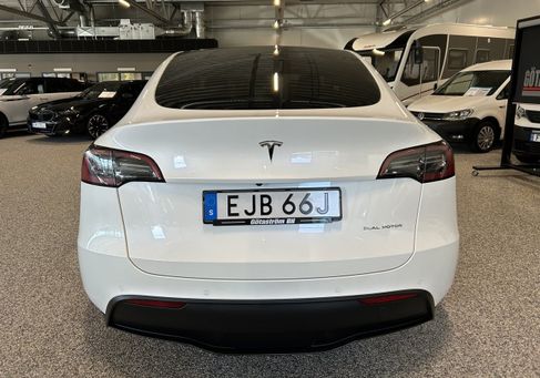 Tesla Model Y, 2022 3