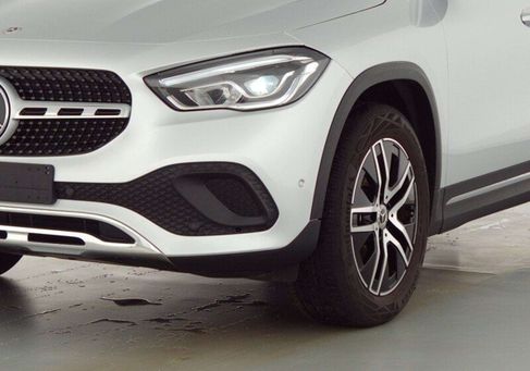 Mercedes-Benz GLA 180, 2022 3