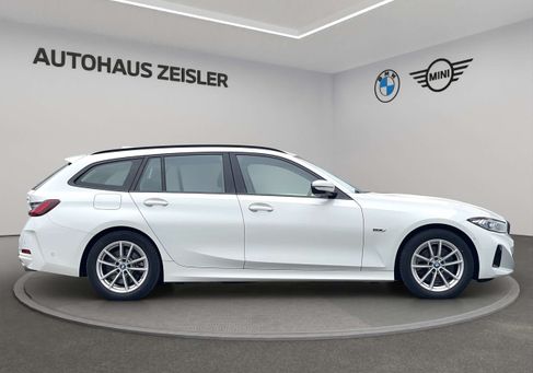 BMW 330, 2023
