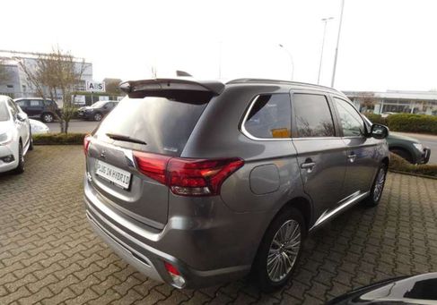 Mitsubishi Outlander, 2021
