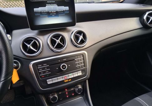 Mercedes-Benz GLA 180, 2020