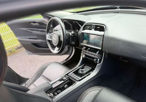 Jaguar XE, 2019
