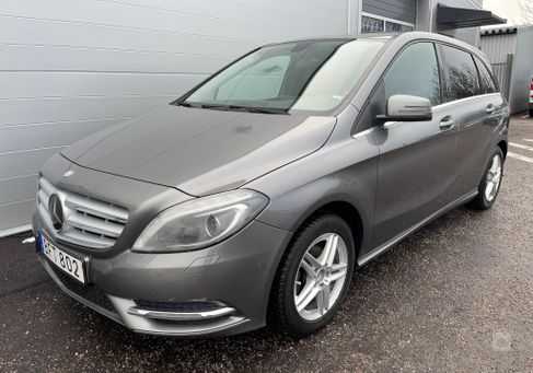 Mercedes-Benz B 180, 2015