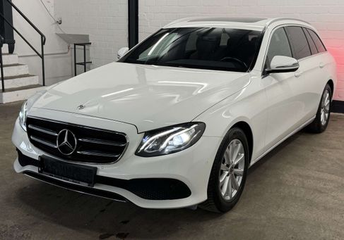 Mercedes-Benz E 200, 2019 3