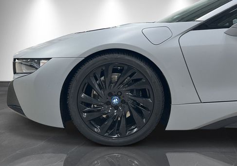 BMW i8, 2016