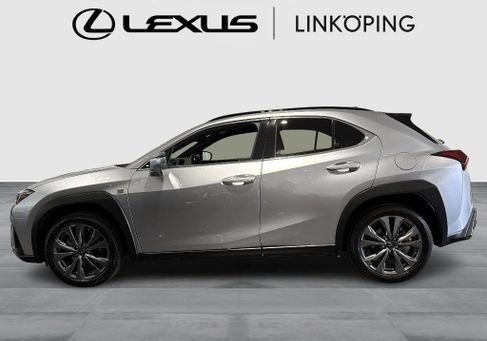 Lexus UX, 2023 3