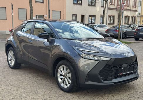 Toyota C-HR, 2025 3