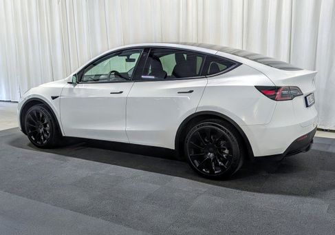 Tesla Model Y, 2023