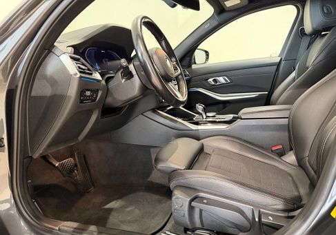 BMW 330, 2022