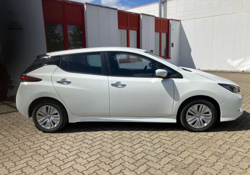 Nissan Leaf, 2023 3