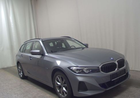 BMW 330, 2022