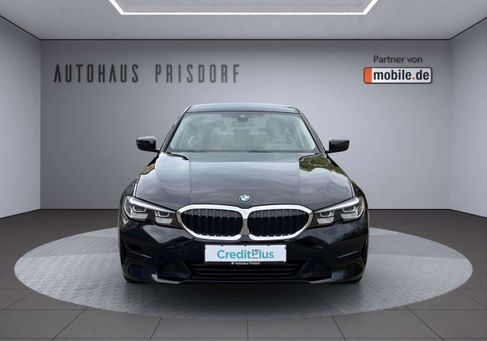 BMW 330, 2021