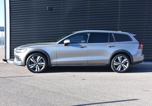 Volvo V60 Cross Country, 2019 3