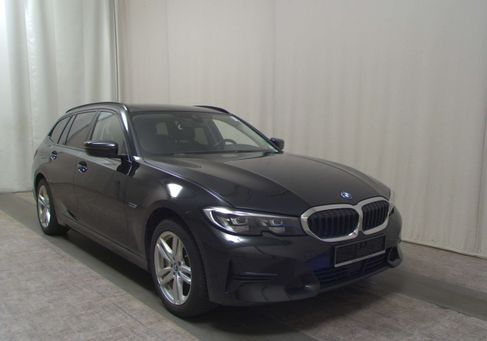 BMW 330, 2022