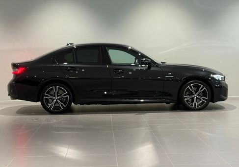 BMW 330, 2025