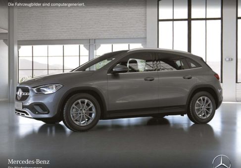 Mercedes-Benz GLA 180, 2022