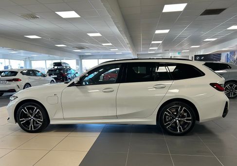 BMW 330, 2026