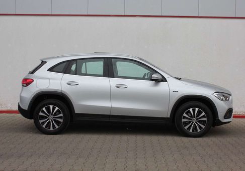 Mercedes-Benz GLA 250, 2021