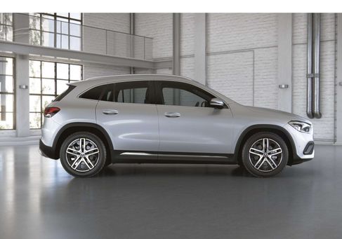 Mercedes-Benz GLA 200, 2022