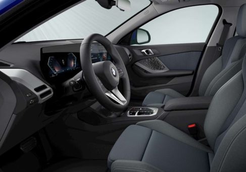 BMW 120, 2025 3