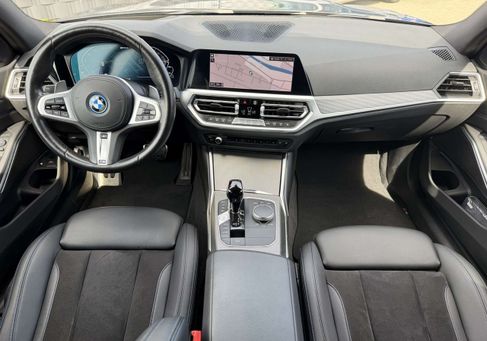 BMW 330, 2022