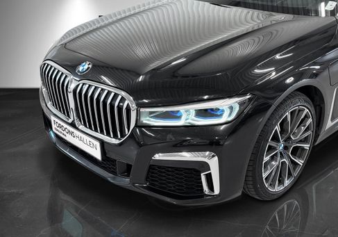 BMW 745, 2020