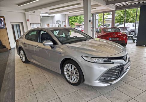 Toyota Camry, 2019
