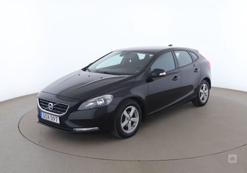 Volvo V40, 2015
