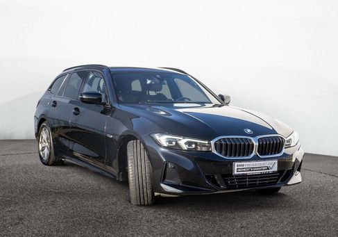 BMW 330, 2022