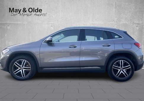 Mercedes-Benz GLA 200, 2021
