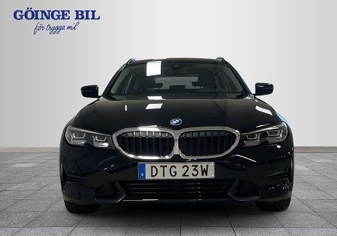 BMW 330, 2022